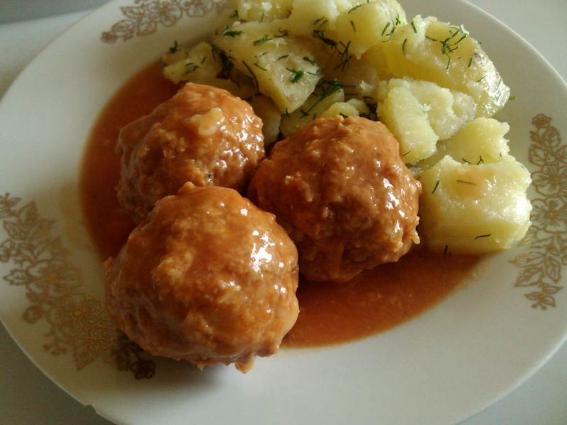 Pulpety na pomidorowym w sosie 