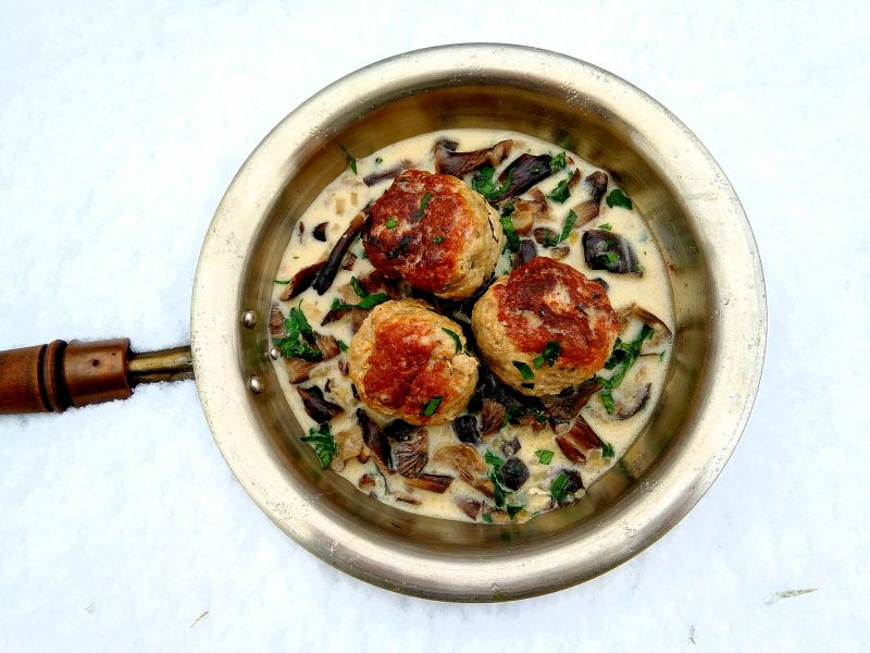 Pulpety w kremowym sosie grzybowym