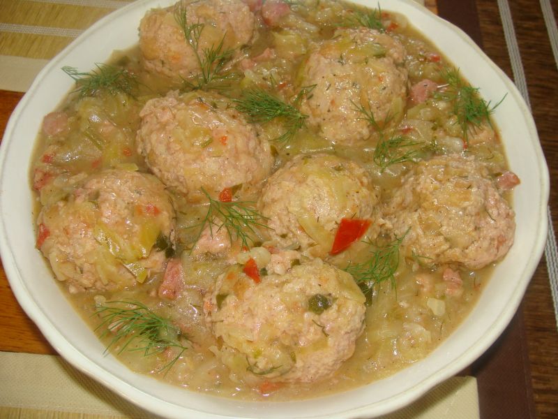 Pulpety w młodej kapuście Pulpety w młodej kapuście