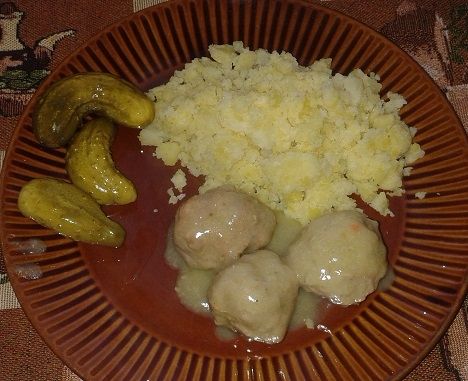 Pulpety w sosie jałowcowo-czosnkowym 