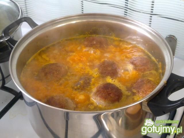 Pulpety w sosie marchewkowym 