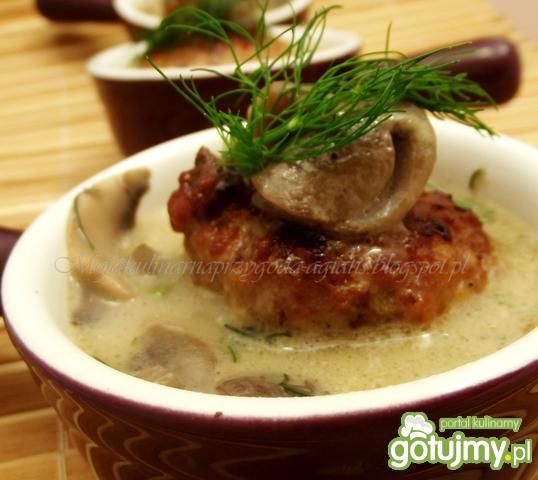 Pulpety w sosie pieczarkowo koperkowym