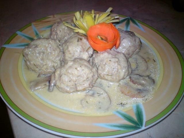 Pulpety w sosie pieczarkowo-koperkowym