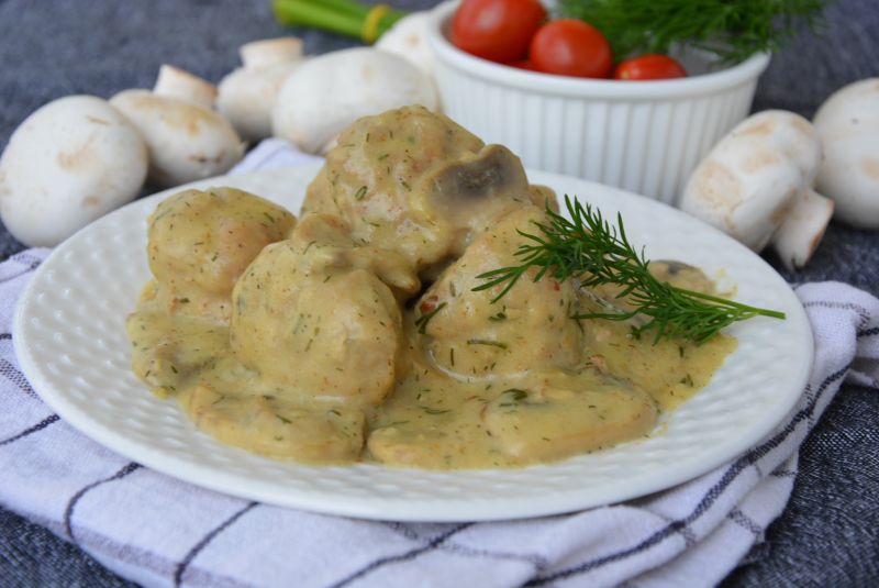 Pulpety w sosie pieczarkowo-koperkowym Pulpety w sosie pieczarkowo-koperkowym