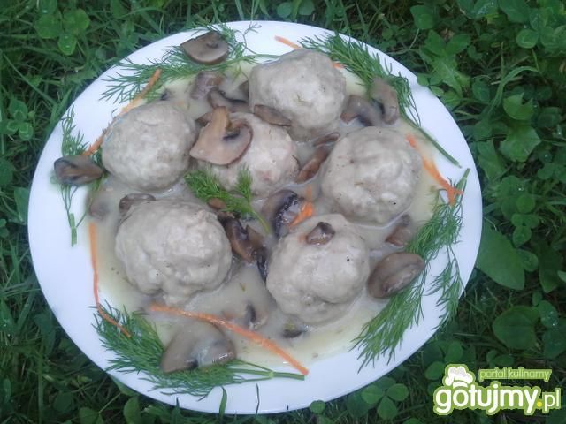 Pulpety w sosie pieczarkowym