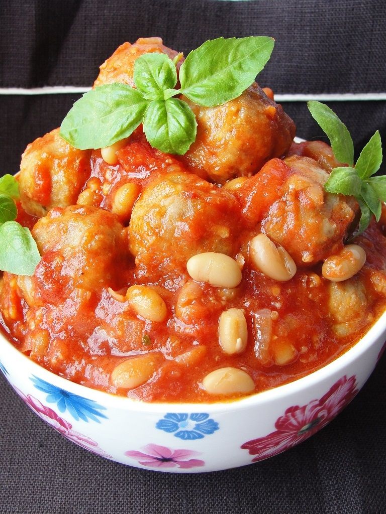 Pulpety w sosie pomidorowo fasolowym