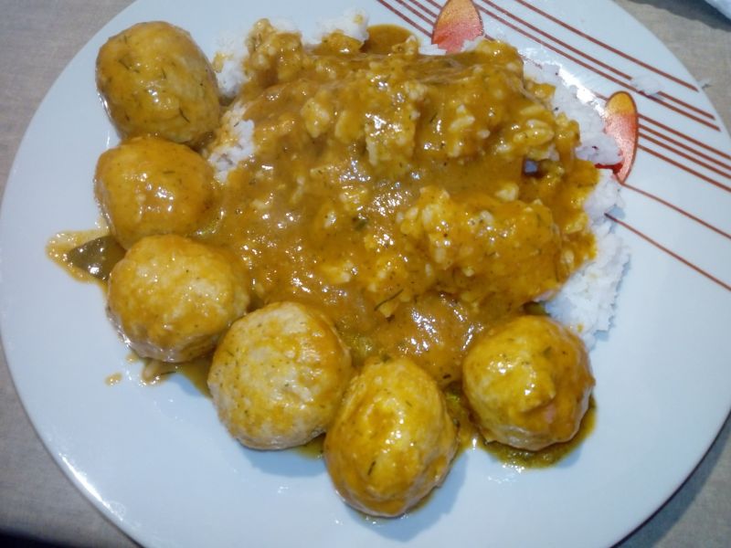 Pulpety w sosie pomidorowo-jarzynowym