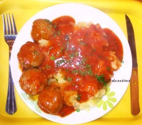 Pulpety w sosie pomidorowym