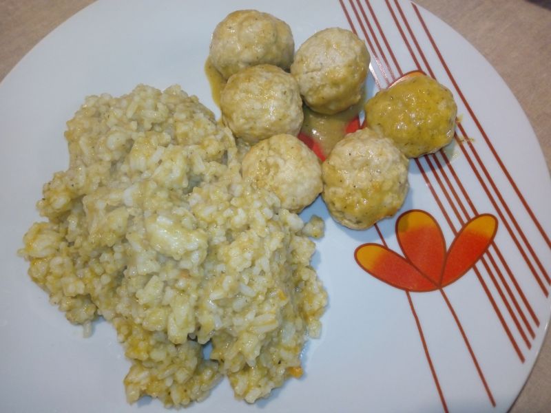 Pulpety w sosie serowo-śmietanowo-jarzynowym Pulpety w sosie serowo-śmietanowo-jarzynowym