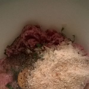 Pulpety w sosie śmietanowym z marchewką 