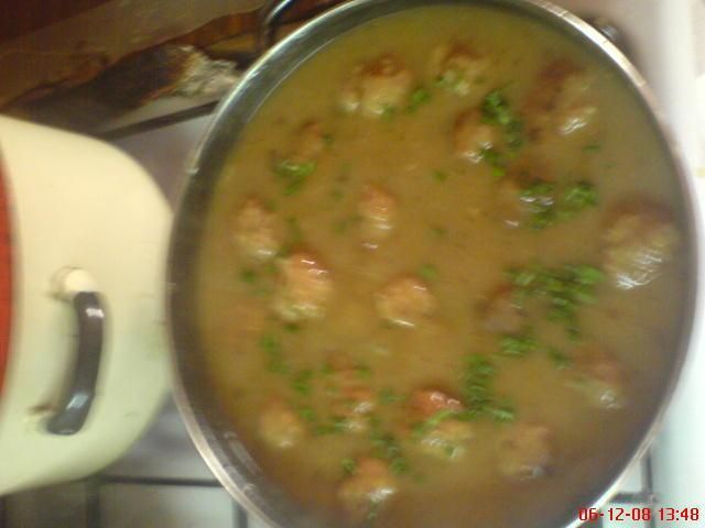 Pulpety w sosie z natką selera