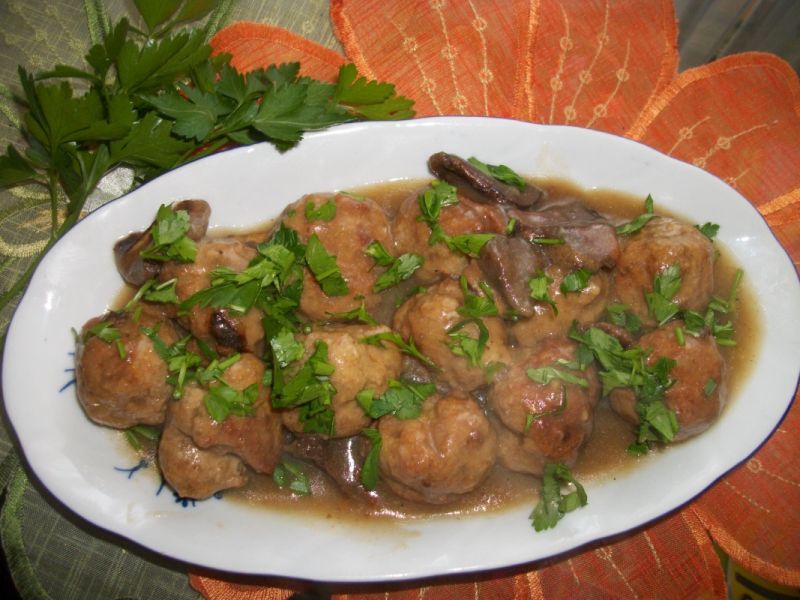 Pulpety wieprzowe w sosie grzybowym