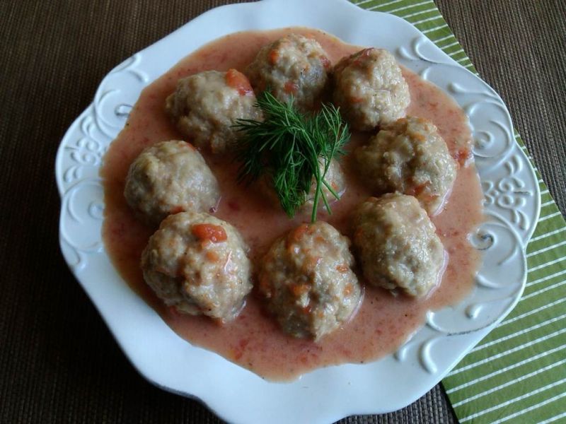 Pulpety wieprzowe z czubricą w pomidorach Pulpety wieprzowe z czubricą w pomidorach