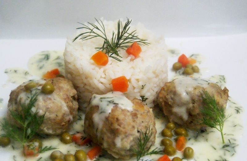 Pulpety wieprzowo-wołowe w sosie koperkowym 