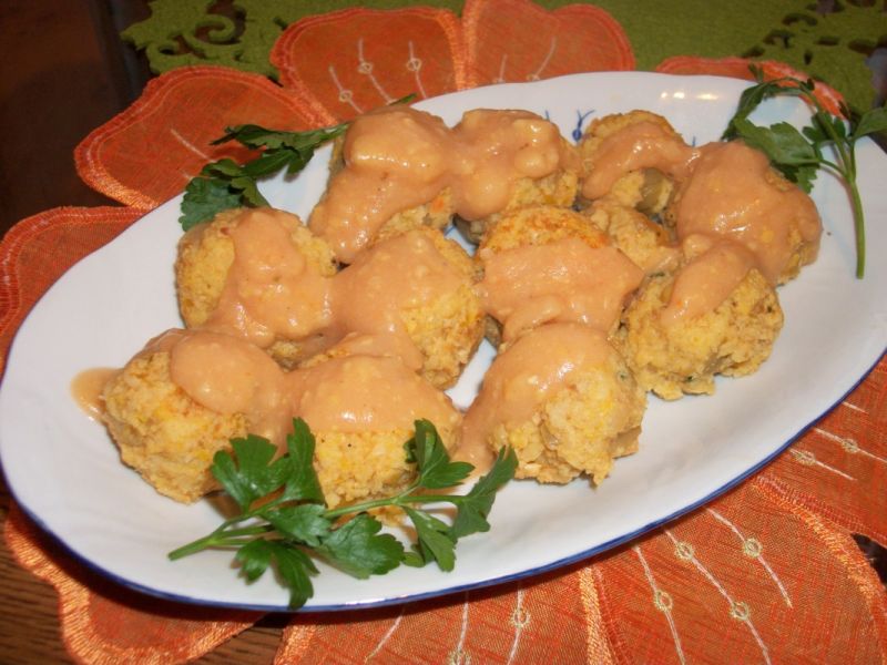 Pulpety z ciecierzycy w sosie pomidorowym