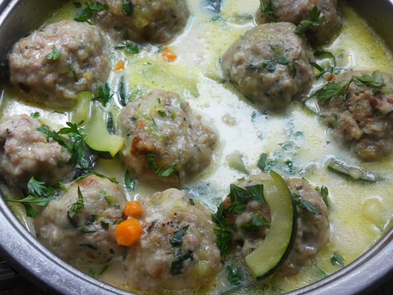 Pulpety z cukinią w sosie cukiniowym Pulpety z cukinią w sosie cukiniowym