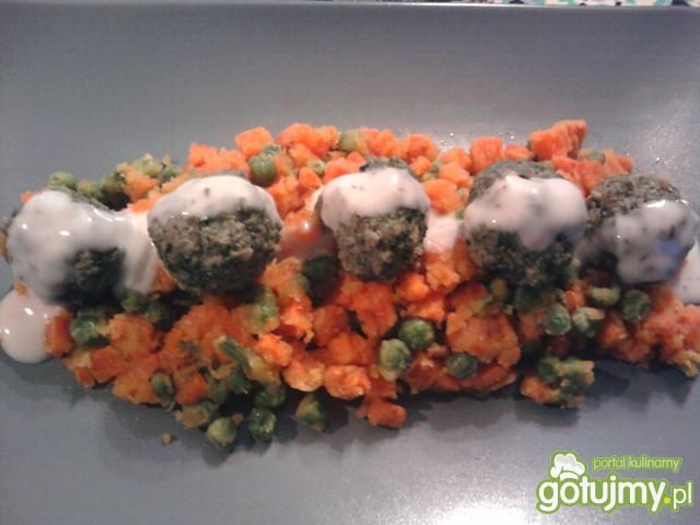 Pulpety z indyka na marchwi z groszkiem Pulpety z indyka na marchwi z groszkiem