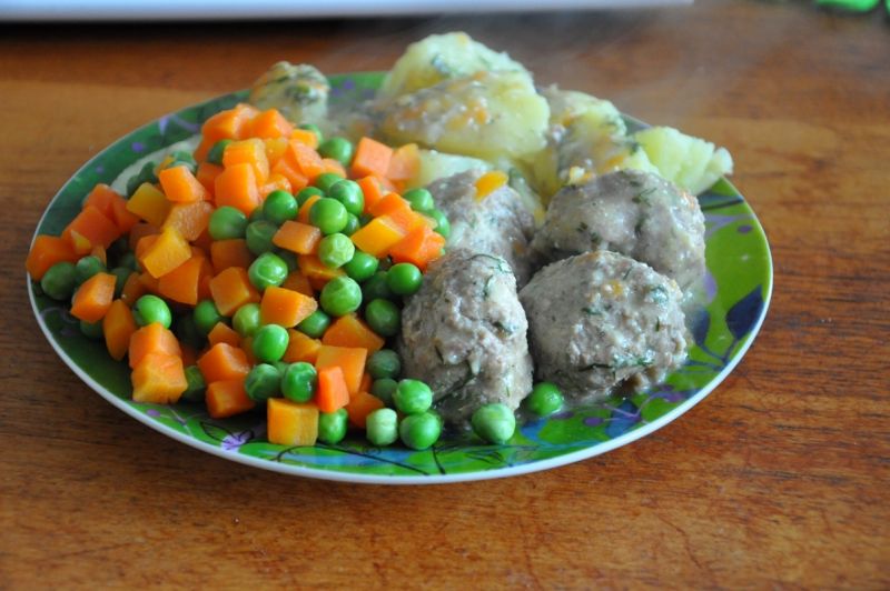 Pulpety z indyka w sosie koperkowym