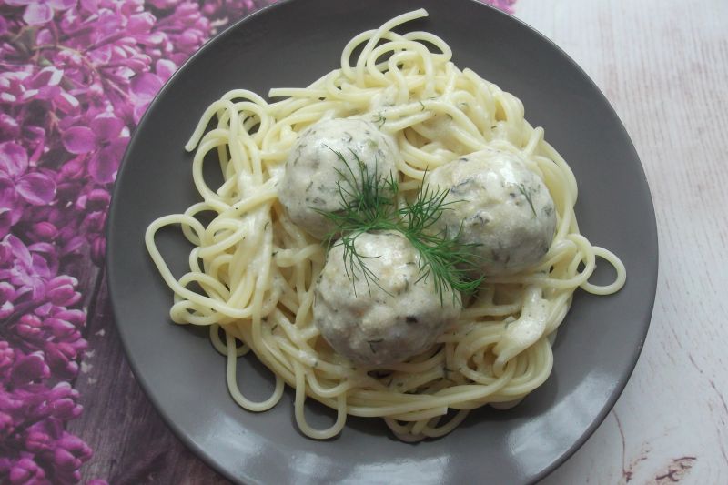 Pulpety z indyka w sosie koperkowym Pulpety z indyka w sosie koperkowym