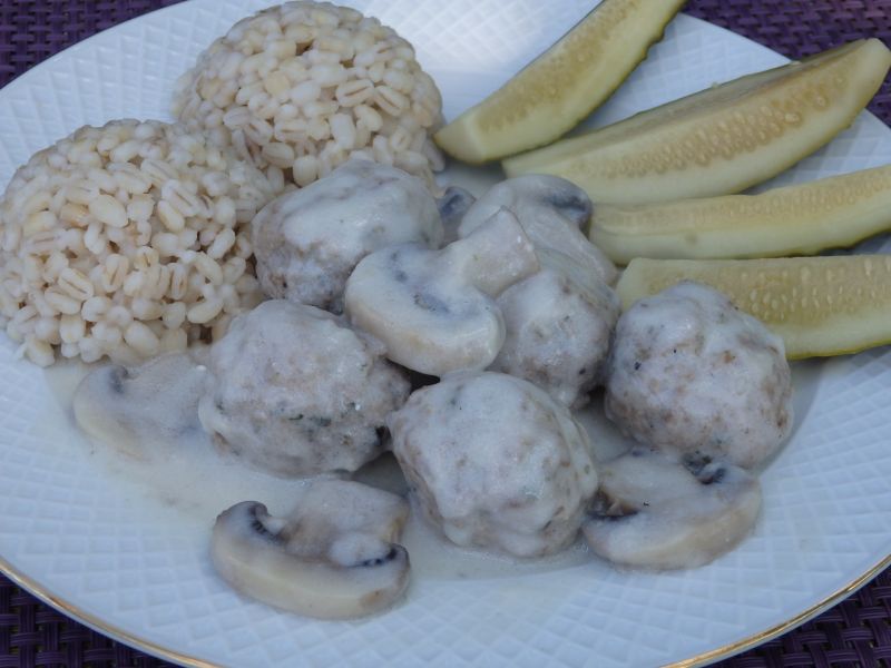 Pulpety z indyka w sosie śmietanowo-pieczarkowym