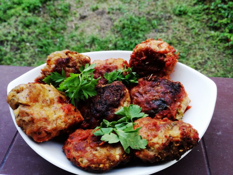 Pulpety z indykiem i cukinią w sosie pomidorowym 