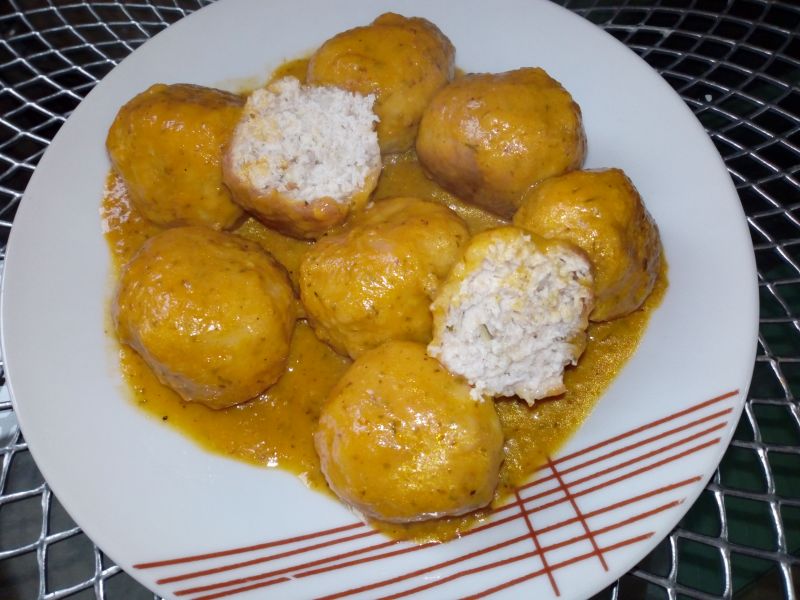 Pulpety z kapustą pekińską w sosie