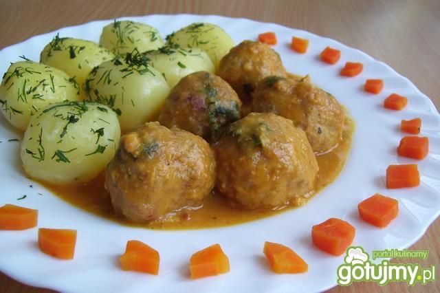 Pulpety z kukurydzą w sosie marchewkowym