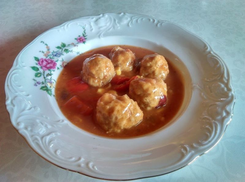 Pulpety z papryką, marchwią i kukurydzą i fasolą Pulpety z papryką, marchwią i kukurydzą i fasolą