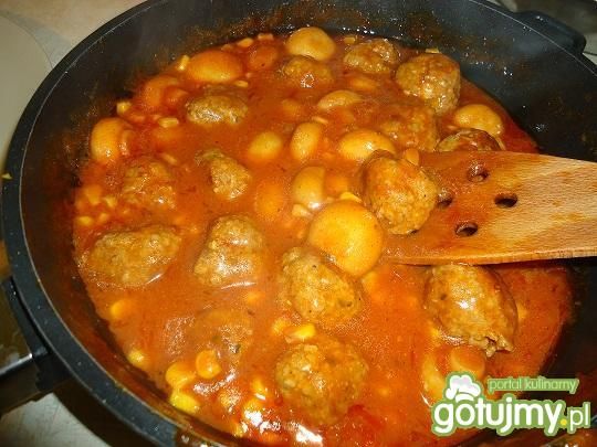 Pulpety z pieczarkami i kukurydzą 