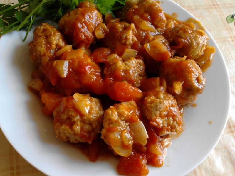 Pulpety z pomidorami 