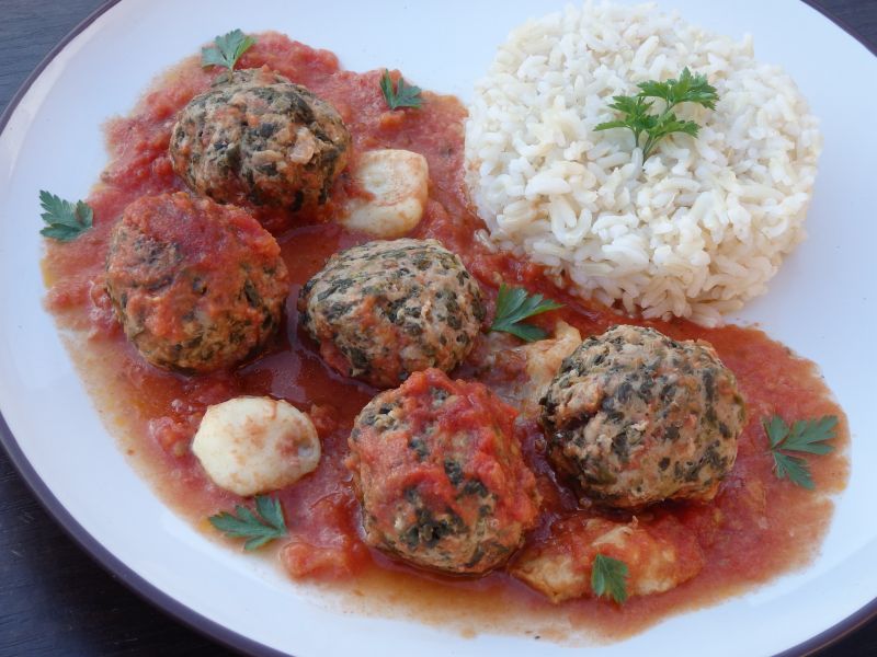 Pulpety zapiekane w sosie pomidorowym z mozzarellą