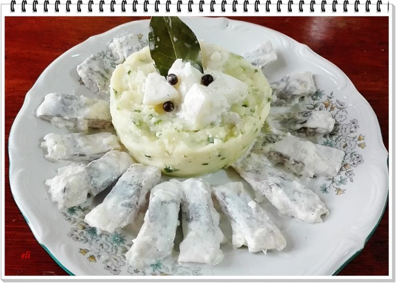 Pure ziemniaczane Eli ze śledziem w śmietanie Pure ziemniaczane Eli ze śledziem w śmietanie