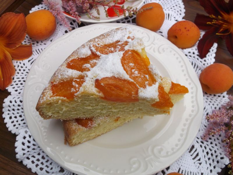 Puszyste ciasto z morelami Puszyste ciasto z morelami