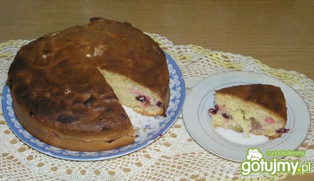 Puszyste ciasto z owocami Puszyste ciasto z owocami