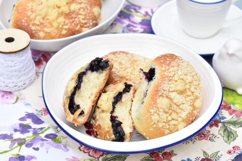 Puszyste jagodzianki z kruszonką