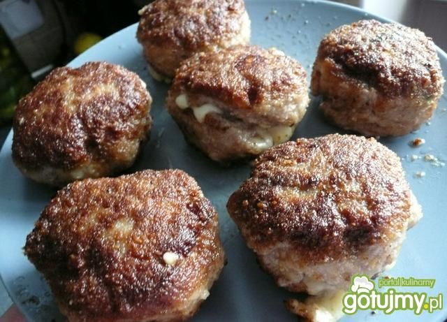 Puszyste klopsy mielone z serem na ostro