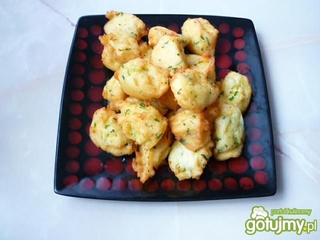 Puszyste kulki ziemniaczane z pietruszką