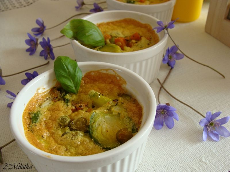 Puszyste muffinki z brukselką i warzywami Puszyste muffinki z brukselką i warzywami