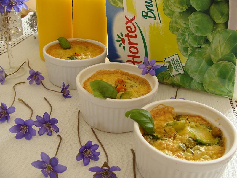 Puszyste muffinki z brukselką i warzywami Puszyste muffinki z brukselką i warzywami