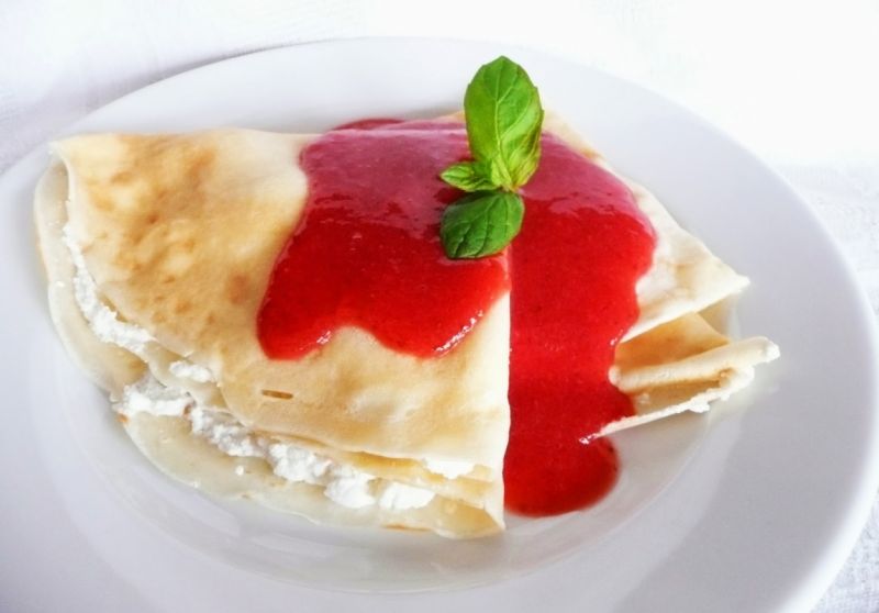 Puszyste naleśniki z ricottą i musem z owoców Puszyste naleśniki z ricottą i musem z owoców