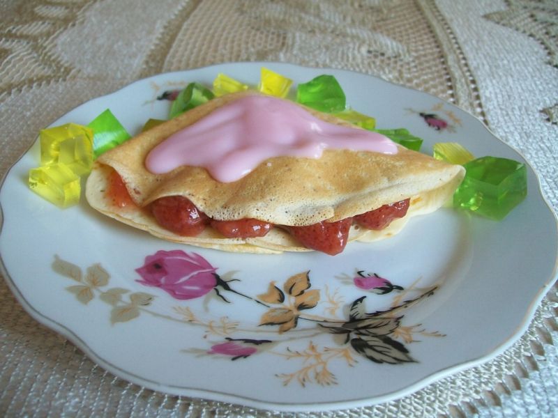 Puszyste naleśniki z truskawkami Puszyste naleśniki z truskawkami