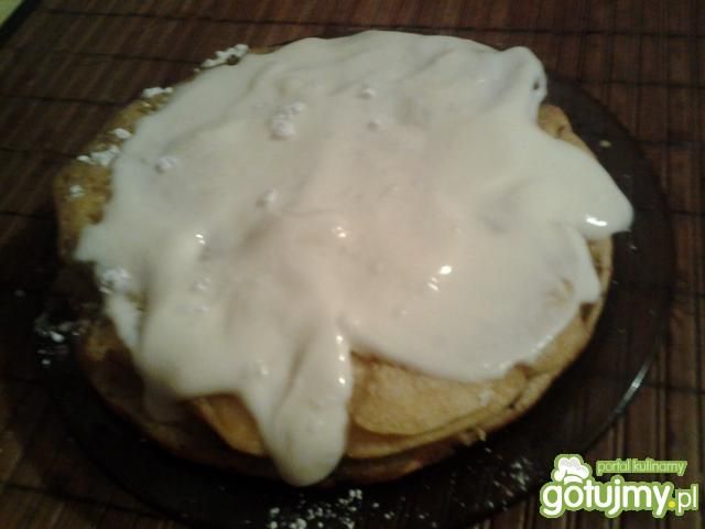 Puszyste pancakesy z bitą śmietaną Puszyste pancakesy z bitą śmietaną