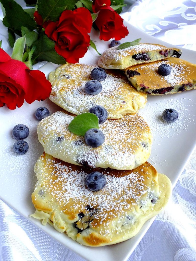 Puszyste placuszki z borówkami Puszyste placuszki z borówkami