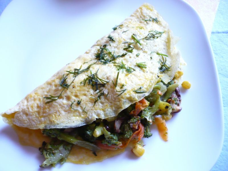 Puszysty jak chmurka omlet w towarzystwie warzyw Puszysty jak chmurka omlet w towarzystwie warzyw