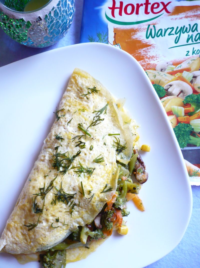 Puszysty jak chmurka omlet w towarzystwie warzyw Puszysty jak chmurka omlet w towarzystwie warzyw