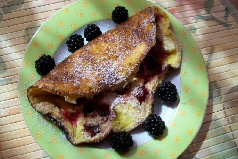 Puszysty omlecik z malinami Puszysty omlecik z malinami