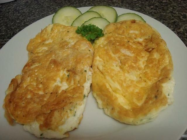 Puszysty omlet serowy Puszysty omlet serowy