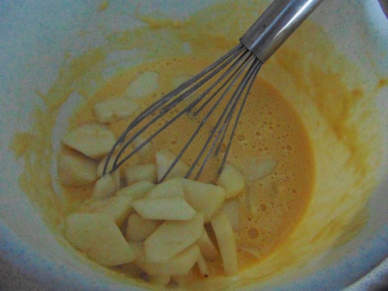 Puszysty omlet z gruszkami