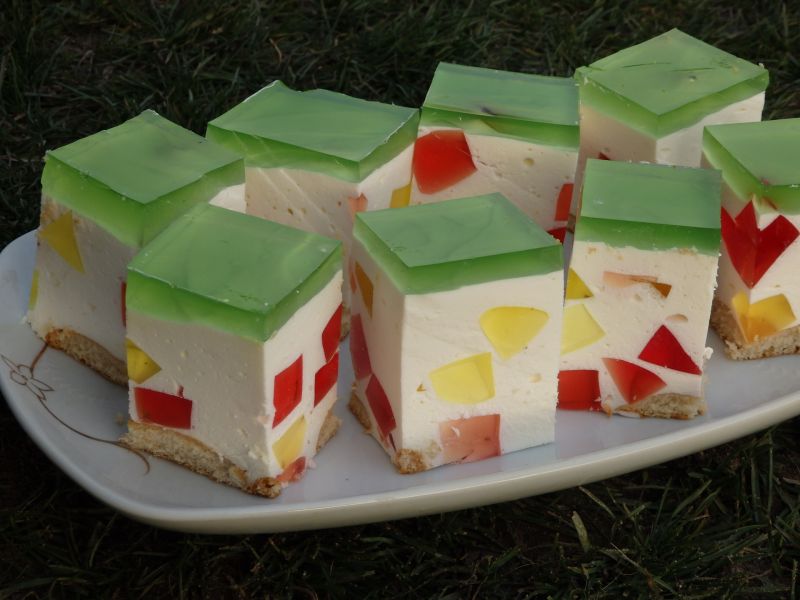 Puszysty serniczek z galaretkami