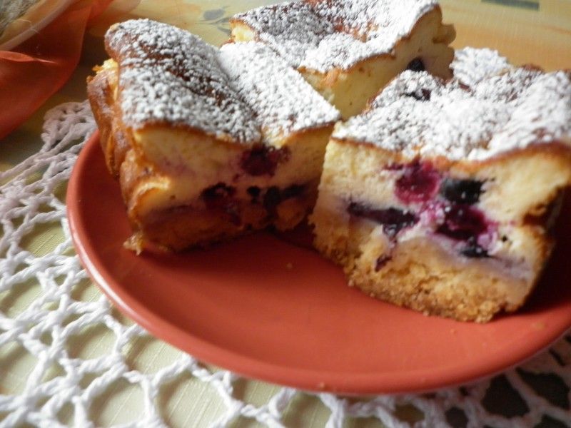 Puszysty sernik z borówkami amerykańskimi